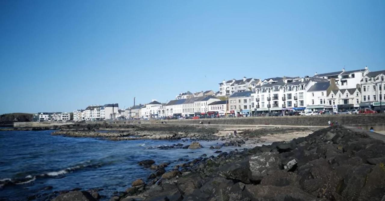 Enfield Street House Behind Portstewart Promenade With Partial Sea View From Front 3 Bed Sleeps 7 Villa Dış mekan fotoğraf